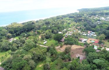 LOCATION, LOCATION! WALKING DISTANCE TO THE BEACH, COMMERCIAL AND RESIDENCIAL LOT FOR SALE