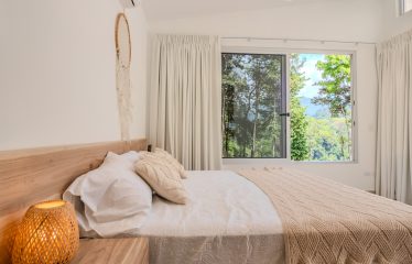 4 BEDROOM HOUSE WITH OCEAN AND JUNGLE VIEWS