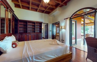 LUXURY 4 BEDROOM BEACHFRONT HOME IN ESCALERAS