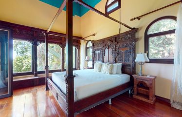 LUXURY 4 BEDROOM BEACHFRONT HOME IN ESCALERAS