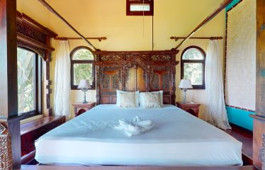 LUXURY 4 BEDROOM BEACHFRONT HOME IN ESCALERAS