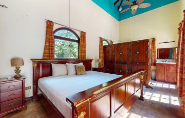 LUXURY 4 BEDROOM BEACHFRONT HOME IN ESCALERAS