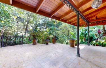 LUXURY 4 BEDROOM BEACHFRONT HOME IN ESCALERAS