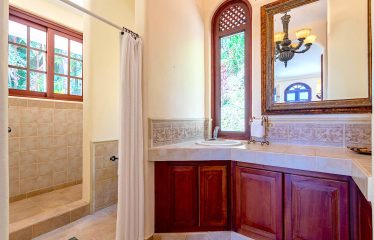 NIDO ESCONDIDO – LUXURY ESTATE WITH 2 VILLAS, POOL, AND SPECTACULAR VIEWS