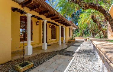 NIDO ESCONDIDO – LUXURY ESTATE WITH 2 VILLAS, POOL, AND SPECTACULAR VIEWS