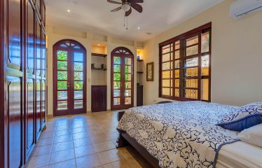 NIDO ESCONDIDO – LUXURY ESTATE WITH 2 VILLAS, POOL, AND SPECTACULAR VIEWS