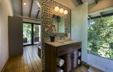 LUXURY 4 BEDROOMS OCEAN VIEW HOME IN BALLENA – 2.22 ACRES