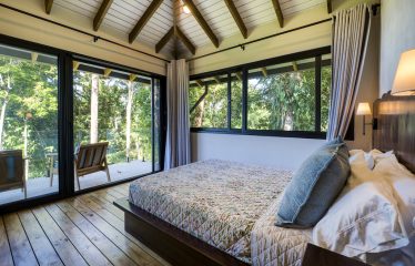 LUXURY 4 BEDROOMS OCEAN VIEW HOME IN BALLENA – 2.22 ACRES