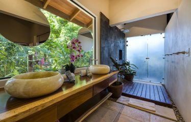 LUXURY 4 BEDROOMS OCEAN VIEW HOME IN BALLENA – 2.22 ACRES