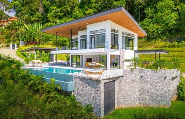 4 BEDROOM LUXURY HOME WITH BEAUTIFUL OCEAN AND MOUNTAIN VIEWS