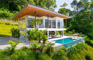 4 BEDROOM LUXURY HOME WITH BEAUTIFUL OCEAN AND MOUNTAIN VIEWS