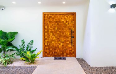 4 BEDROOM LUXURY HOME WITH BEAUTIFUL OCEAN AND MOUNTAIN VIEWS