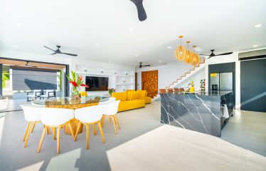 4 BEDROOM LUXURY HOME WITH BEAUTIFUL OCEAN AND MOUNTAIN VIEWS