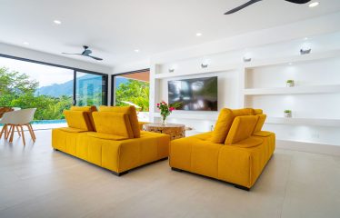 4 BEDROOM LUXURY HOME WITH BEAUTIFUL OCEAN AND MOUNTAIN VIEWS