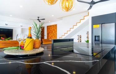 4 BEDROOM LUXURY HOME WITH BEAUTIFUL OCEAN AND MOUNTAIN VIEWS