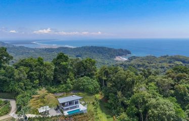 4 BEDROOM LUXURY HOME WITH BEAUTIFUL OCEAN AND MOUNTAIN VIEWS