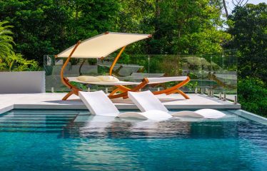 4 BEDROOM LUXURY HOME WITH BEAUTIFUL OCEAN AND MOUNTAIN VIEWS