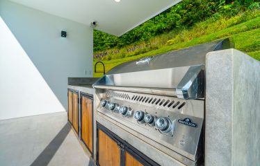 4 BEDROOM LUXURY HOME WITH BEAUTIFUL OCEAN AND MOUNTAIN VIEWS