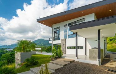 4 BEDROOM LUXURY HOME WITH BEAUTIFUL OCEAN AND MOUNTAIN VIEWS