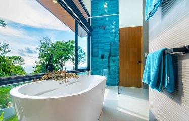 4 BEDROOM LUXURY HOME WITH BEAUTIFUL OCEAN AND MOUNTAIN VIEWS