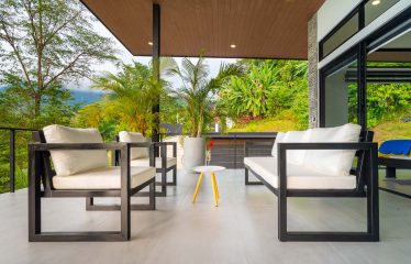 4 BEDROOM LUXURY HOME WITH BEAUTIFUL OCEAN AND MOUNTAIN VIEWS