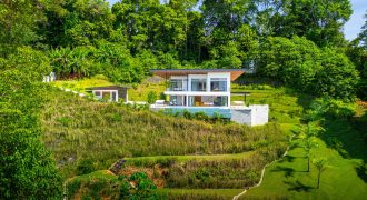 4 BEDROOM LUXURY HOME WITH BEAUTIFUL OCEAN AND MOUNTAIN VIEWS
