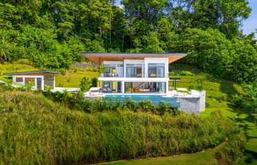 4 BEDROOM LUXURY HOME WITH BEAUTIFUL OCEAN AND MOUNTAIN VIEWS