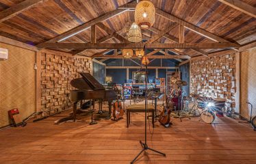 PROPERTY WITH RECORDING STUDIO, OCEAN VIEWS – 2.56 ACRES