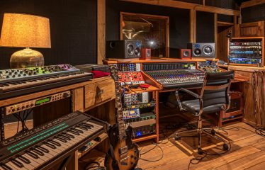 PROPERTY WITH RECORDING STUDIO, OCEAN VIEWS – 2.56 ACRES