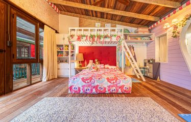 PROPERTY WITH RECORDING STUDIO, OCEAN VIEWS – 2.56 ACRES