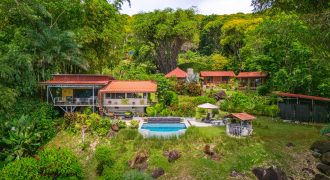 PROPERTY WITH TWO VILLAS, IN PUNTA DE MIRA – 2.5 ACRES