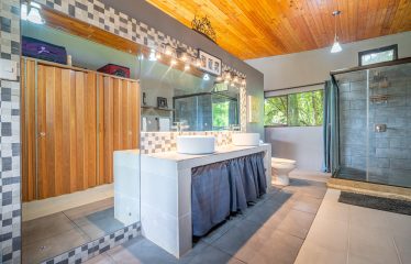 PROPERTY WITH TWO VILLAS, IN PUNTA DE MIRA – 2.5 ACRES