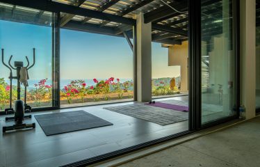 LUXURY PROPERTY WITH THREE BEDROOMS – 0.5 ACRES