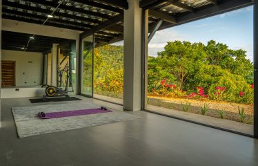 LUXURY PROPERTY WITH THREE BEDROOMS – 0.5 ACRES