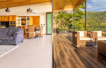 LUXURY PROPERTY WITH THREE BEDROOMS – 0.5 ACRES