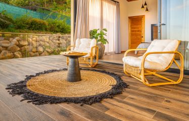 LUXURY PROPERTY WITH THREE BEDROOMS – 0.5 ACRES