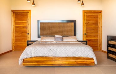 LUXURY PROPERTY WITH THREE BEDROOMS – 0.5 ACRES