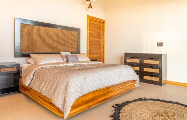 LUXURY PROPERTY WITH THREE BEDROOMS – 0.5 ACRES