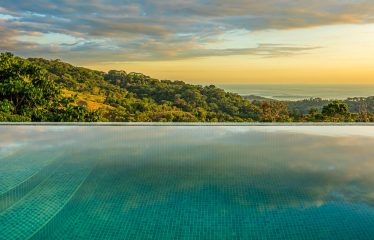 LUXURY PROPERTY WITH THREE BEDROOMS – 0.5 ACRES