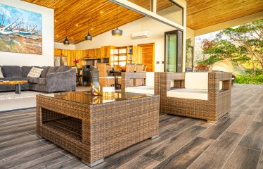 LUXURY PROPERTY WITH THREE BEDROOMS – 0.5 ACRES