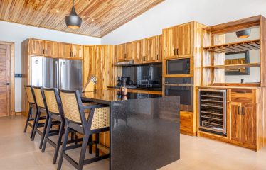 LUXURY PROPERTY WITH THREE BEDROOMS – 0.5 ACRES