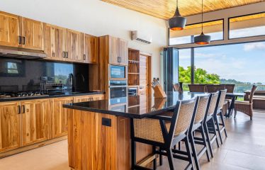 LUXURY PROPERTY WITH THREE BEDROOMS – 0.5 ACRES