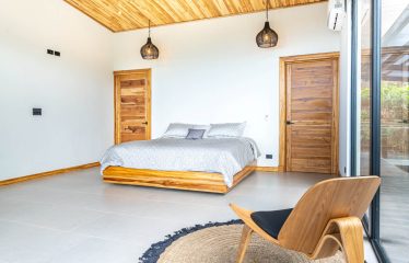 LUXURY PROPERTY WITH THREE BEDROOMS – 0.5 ACRES