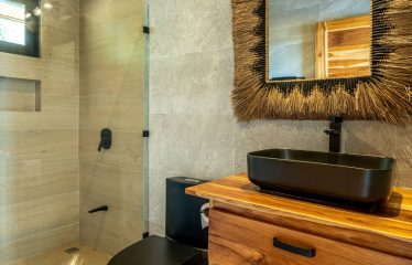 LUXURY PROPERTY WITH THREE BEDROOMS – 0.5 ACRES