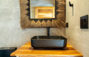 LUXURY PROPERTY WITH THREE BEDROOMS – 0.5 ACRES