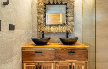 LUXURY PROPERTY WITH THREE BEDROOMS – 0.5 ACRES