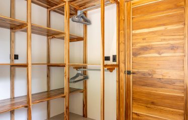 LUXURY PROPERTY WITH THREE BEDROOMS – 0.5 ACRES