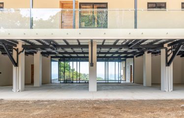 LUXURY PROPERTY WITH THREE BEDROOMS – 0.5 ACRES