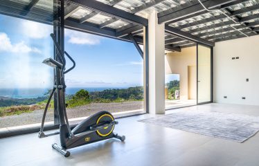 LUXURY PROPERTY WITH THREE BEDROOMS – 0.5 ACRES