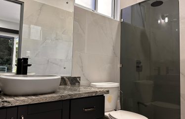 PROPERTY WITH 4 BEDROOM HOME AND POOL, IN UVITA CENTER – 1.25 ACRES